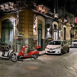 https://tanias-house.taorminaitalyhotels.com