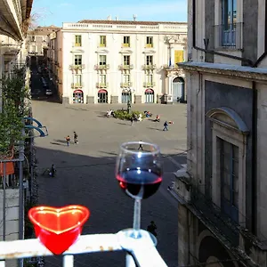 https://sicily-wonderful-piazza-universita.catania-hotels.net